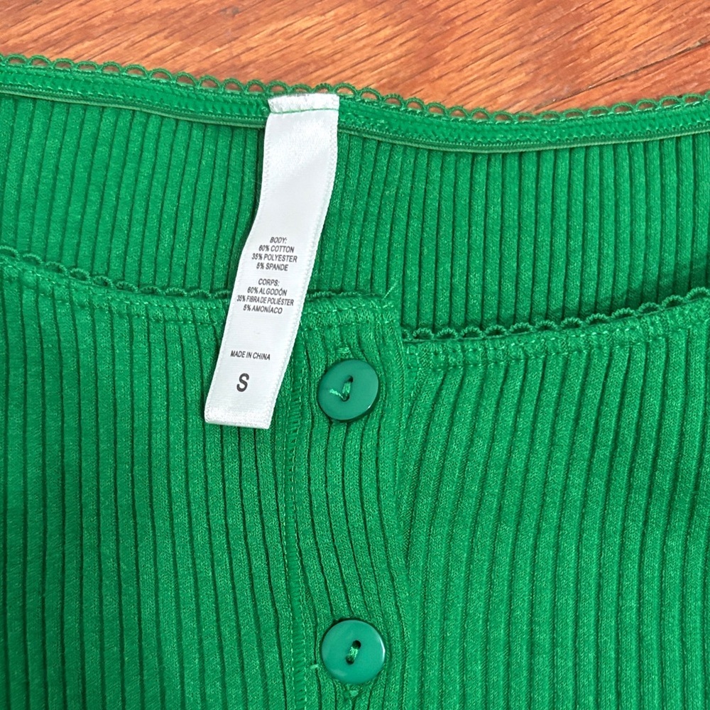 Green Ribbed Button-Up Women's Top - Picture 2 of 2